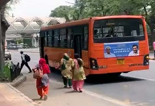 Shabda Chakra News, शब्द चक्र न्यूज, Delhi News, Delhi Bus Service, Delhi Transport Corporation, DTC, Delhi CM Arvind Kejriwal, Kejriwal Orders To Suspend The Bus Driver, Kejriwal Tweets