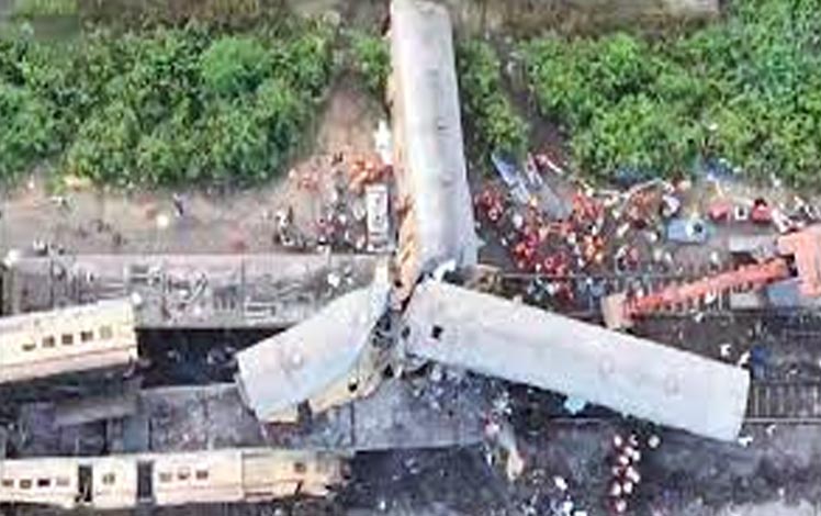 Andhra Pradesh Train Accident, Rail Minister Ashwini Vaishnaw, Howra-Chennai Accident, 14 People Killed, Ashwini Vaishnaw News, Loko Pilot, Cricket Match, Mobile Addiction